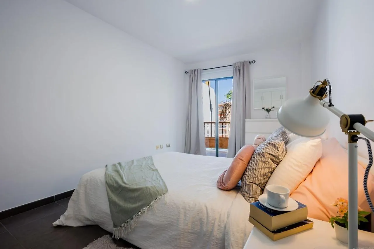 Apartment Los Cristianos Center III 0*, Los Cristianos (Tenerife) Ισπανία